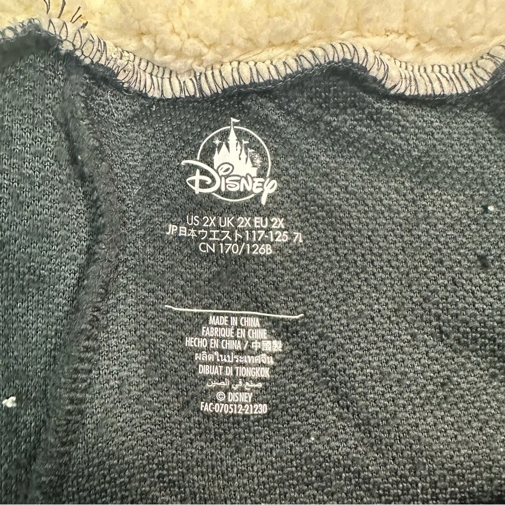 Disney‎ Black and Cream Fleece Fabric - Picture 7 of 7